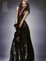 94416_Vogue_Fran00a_Agosto2004_phCraigMcDean_GemmaWard_04_122_213lo.jpg