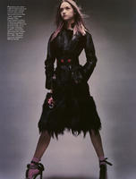 94700_Vogue_Fran97a_Agosto2004_phCraigMcDean_GemmaWard_13_122_402lo.jpg