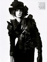 38763_Vogue_Fran22a_Agosto2004_phDavidSims_DariaWerbowy_11_122_873lo.jpg