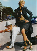 81547_vogFR_sept03_testino_7_122_367lo.jpg