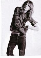 79587_Vogue_Paris_2005_August_190_0001_122_141lo.jpg
