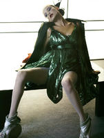 12277_VogueParis_Abril2005_phMarioSorrenti_CarolynMurphy_08_122_552lo.jpg