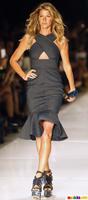 pesona_supermodel_gisele_bundchen_tampil_di_brasil_fashion_week_001_isn.jpg