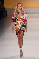 Candice_Swanepoel_Sao_Paulo_Fashion_Week_040314_1_1_.jpg