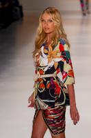 candice_swanepoel_on_the_runway_at_sao_paulo_fashion_week_8.jpg