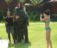 Kylie_Jenner_Booty_in_Bikini_3.jpg
