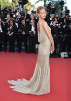 Erin_Heatherton_put_her_beautifully_draped_backside_display.jpg