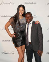 adriana_lima_haitian_heroes_adds_121213_17.jpg