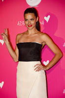 Adriana_Lima_at_Promoting_Veet_Naturals__03.jpg