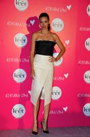Adriana_Lima_at_Promoting_Veet_Naturals__05.jpg