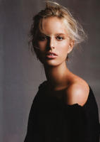 86334_Pichichi_KarolinaKurkova_VogueSP1006_02_122_515lo.jpg