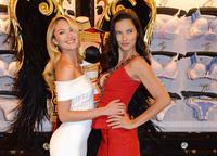 Candice_Swanepoel_and_Adriana_Lima_3.jpg