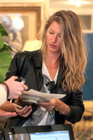 giseleb120414BZNimage00001.jpg