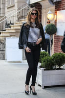 Miranda_Kerr_08.04.14_DFSDAW_112.jpg