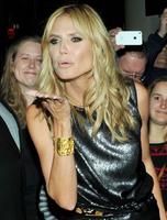 heidi_klum_at_america_s_got_talent_red_carpet_event_in_nyc_11.jpg
