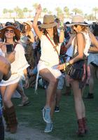 alessandra_ambrosio_at_2014_coachella_music_and_arts_festival_in_indio_2.jpg