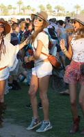 alessandra_ambrosio_at_2014_coachella_music_and_arts_festival_in_indio_3.jpg