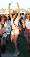 alessandra_ambrosio_at_2014_coachella_music_and_arts_festival_in_indio_5.jpg
