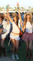 alessandra_ambrosio_at_2014_coachella_music_and_arts_festival_in_indio_6__1_.jpg