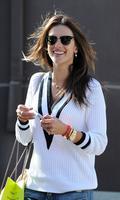 alessandra_ambrosio_shopping_at_blue_planet_store_in_santa_monica_2.jpg