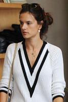 alessandra_ambrosio_shopping_at_blue_planet_store_in_santa_monica_10.jpg