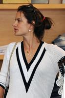 alessandra_ambrosio_shopping_at_blue_planet_store_in_santa_monica_11.jpg