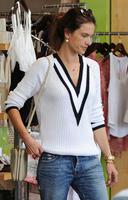 alessandra_ambrosio_shopping_at_blue_planet_store_in_santa_monica_12.jpg