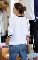 alessandra_ambrosio_shopping_at_blue_planet_store_in_santa_monica_15.jpg