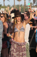 Alessandra_Ambrosio_in_bikini_at_Coachella_08.jpg