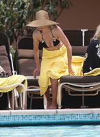 heidi_klum_wearing_a_bikini_at_a_pool_in_the_bahamas__11.jpg