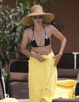 heidi_klum_wearing_a_bikini_at_a_pool_in_the_bahamas__12.jpg