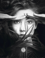 karlie_kloss_by_david_sims_for_vogue_paris_march_2014_1.png