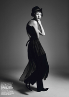 karlie_kloss_by_david_sims_for_vogue_paris_march_2014_5.png