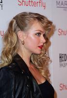 lindsay_ellingson_arrives_at_heidi_klum_s_halloween_party_8.jpg