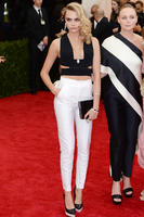 cara_delevingne_in_stella_mccartney_3.jpg