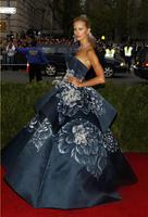 445770_karolina_kurkova_arrives_at_the_metropolitan_museum_of_art_costume_ins.jpg