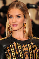 elle_met_gala_beauty_rosie_huntington_whiteley_de.jpg