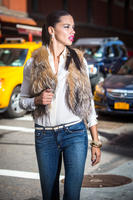 adriana_lima_maybelline_050614_9.jpg