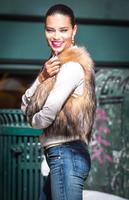 adriana_lima_at_maybelline_commercial_set_in_new_york_17.jpg