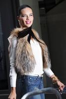 adriana_lima_at_maybelline_commercial_set_in_new_york_20.jpg