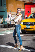 adriana_lima_maybelline_050614_12.jpg