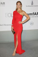 bar_refaeli_amfar_gala.jpg