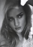 Vogue_Brasil_Abril2012_Rosie_Huntington_Whiteley_ph7.jpg