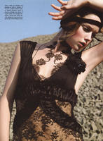 41827_DoutzenKroes_VogueItalia_October2005_09_122_209lo.jpg