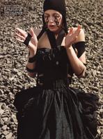 vogue_it_oct2005_6_doutzen_kroes_ph_inez_n_vinoo_4.jpg