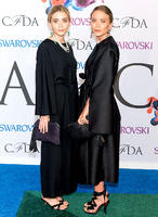 1401801012_mary_kate_ashley_olsen_zoom.jpg