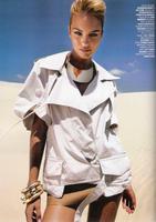 Vogue_Brasil_Outubro2011_Candice_Swanepoel_ph_JRDur2.jpg