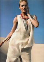 Vogue_Brasil_Outubro2011_Candice_Swanepoel_ph_JRDur5.jpg
