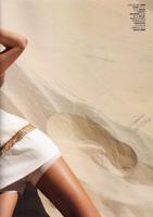 Vogue_Brasil_Outubro2011_Candice_Swanepoel_ph_JRDur9.jpg