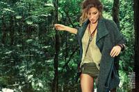 Gisele_B__ndchen_by_Jacques_Dequeker_for_Vogue_Brasil_July_201102.jpg